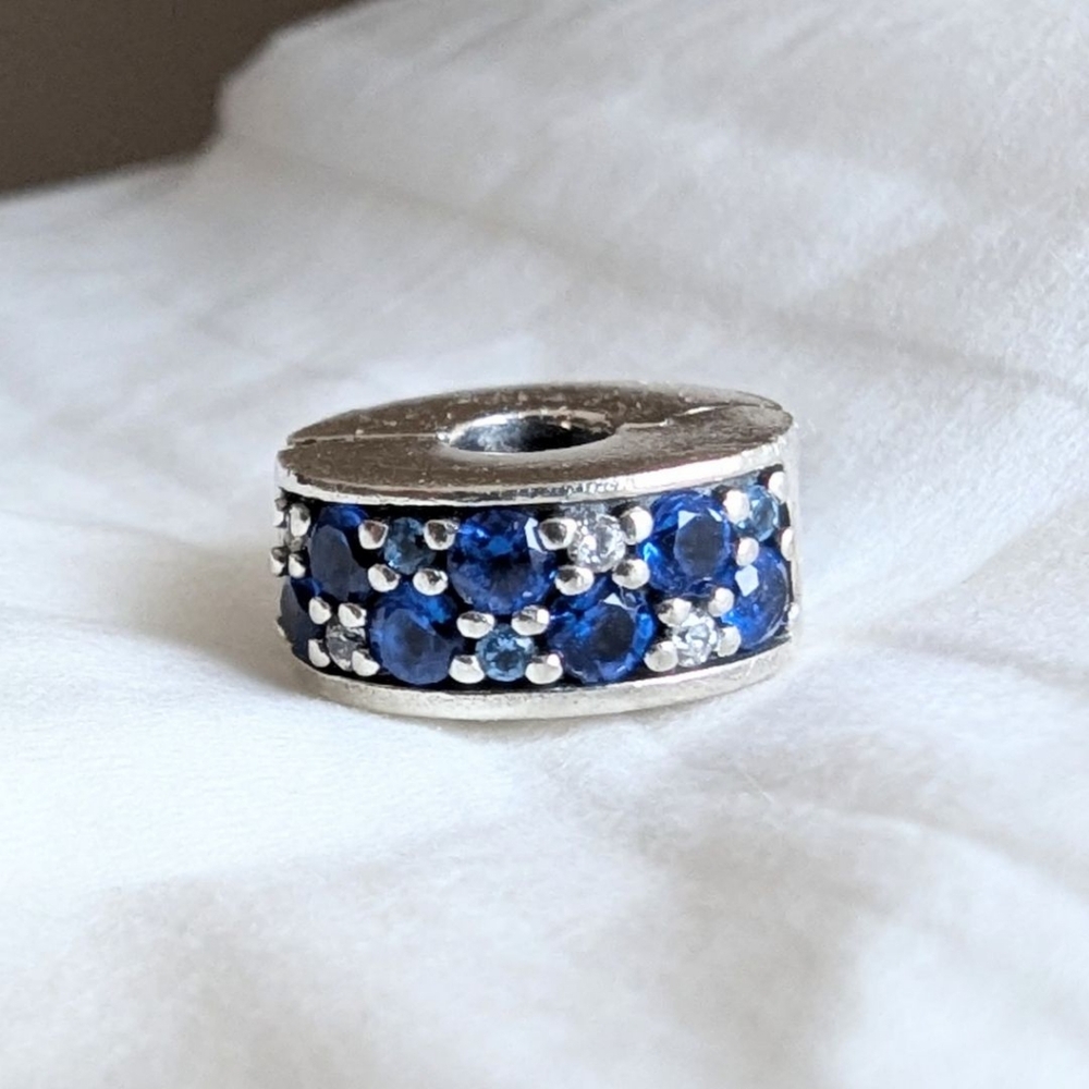 Pandora clip charm
